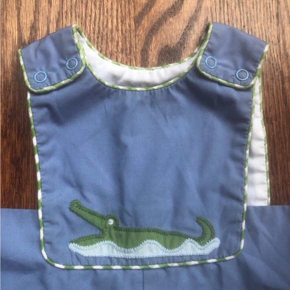 The Beaufort Bonnet Company Alligator Jon Jon Romper 0-6 Months - Picture 2 of 8